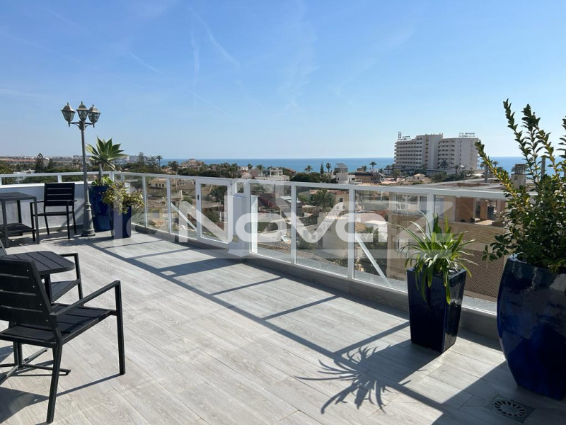 Incredible penthouse with 3 bedrooms, 3 bathrooms, huge solarium with breathtaking sea views 200m from the beach in La Zenia.. #2039