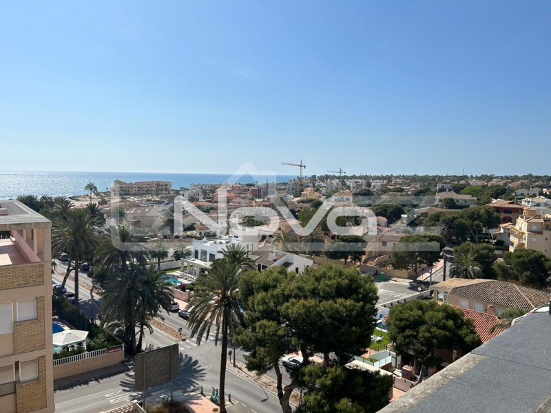 Incredible penthouse with 3 bedrooms, 3 bathrooms, huge solarium with breathtaking sea views 200m from the beach in La Zenia.. #2039