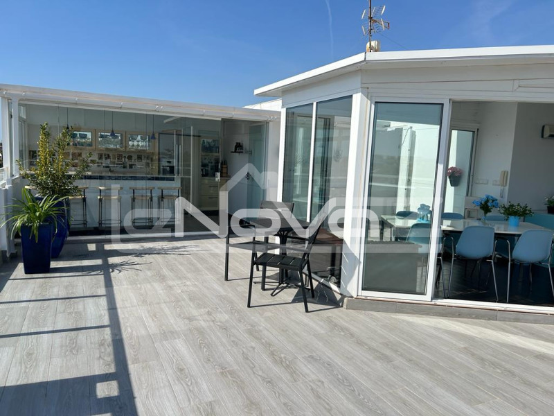Incredible penthouse with 3 bedrooms, 3 bathrooms, huge solarium with breathtaking sea views 200m from the beach in La Zenia.. #2039