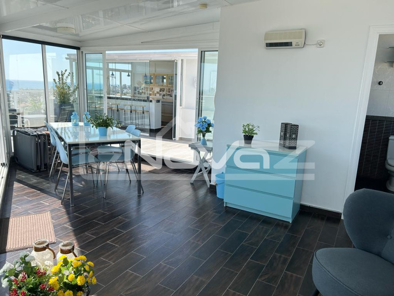 Incredible penthouse with 3 bedrooms, 3 bathrooms, huge solarium with breathtaking sea views 200m from the beach in La Zenia.. #2039