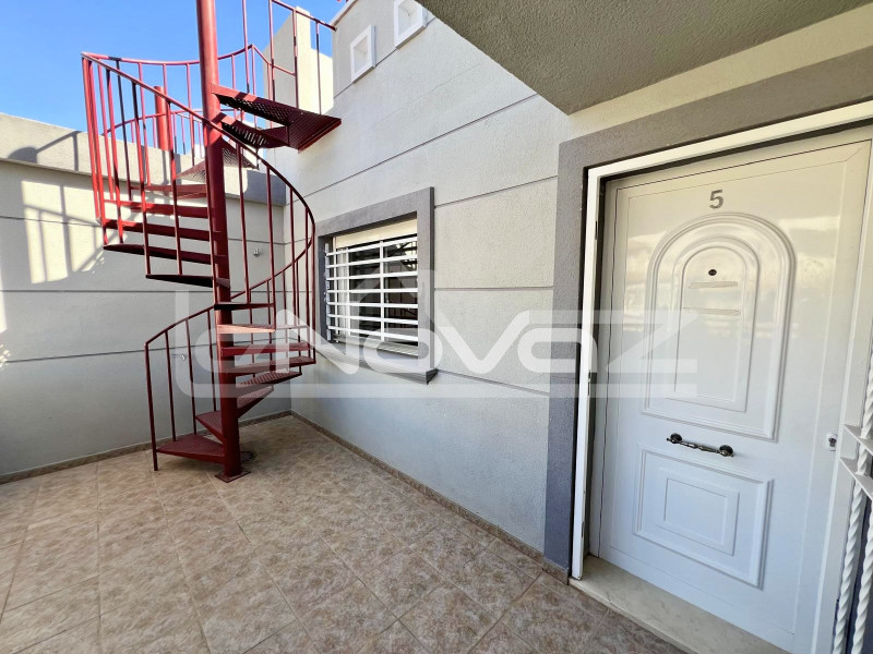 2 bedroom apartment with private courtyard and solarium. Villamartin. #2041
