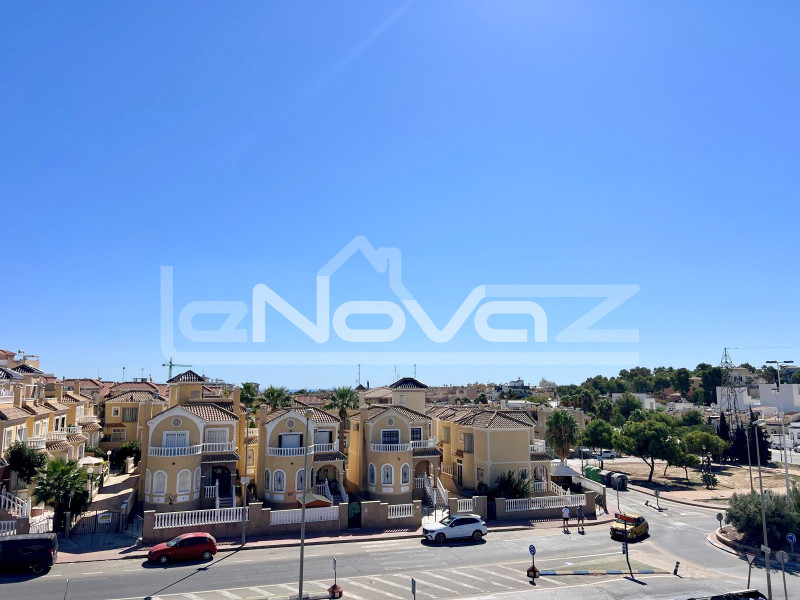 2 bedroom apartment with private courtyard and solarium. Villamartin. #2041