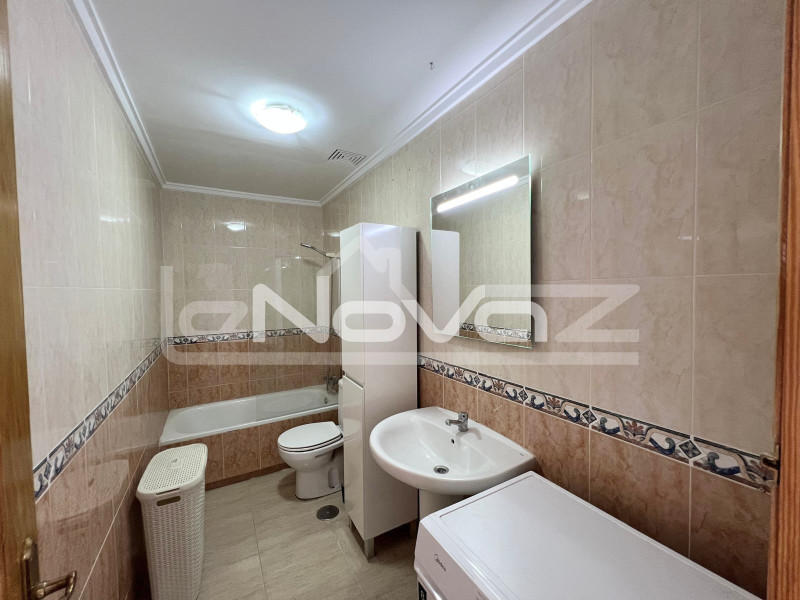 2 bedroom apartment with private courtyard and solarium. Villamartin. #2041