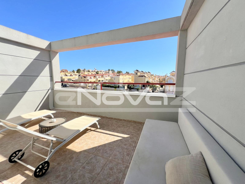 2 bedroom apartment with private courtyard and solarium. Villamartin. #2041
