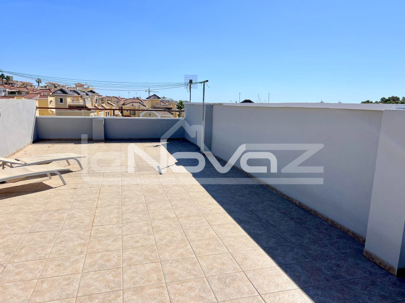 2 bedroom apartment with private courtyard and solarium. Villamartin. #2041