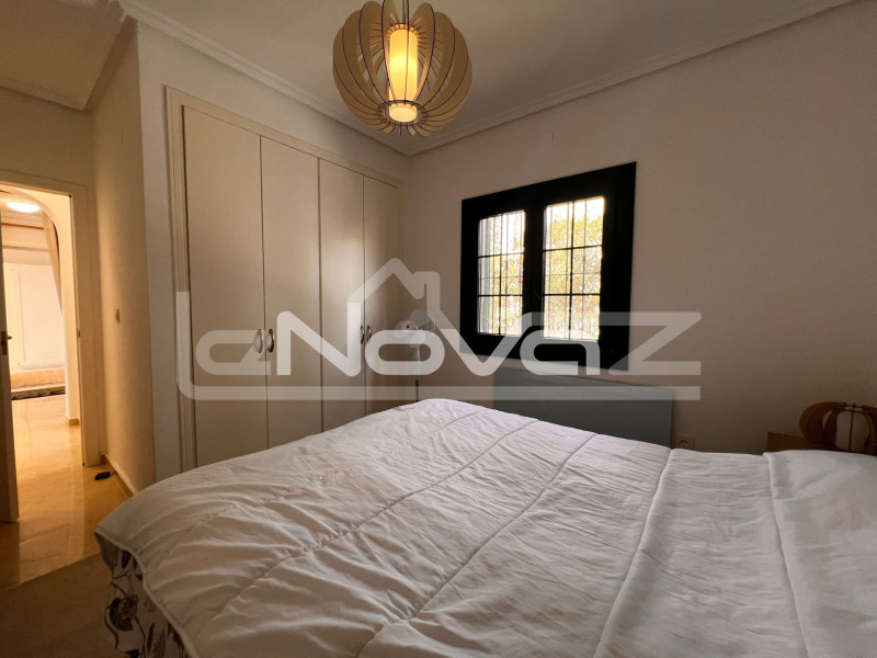 Відремонтована окрема вілла в Лос-Дольсес з приватним басейном та видом на море. #2043