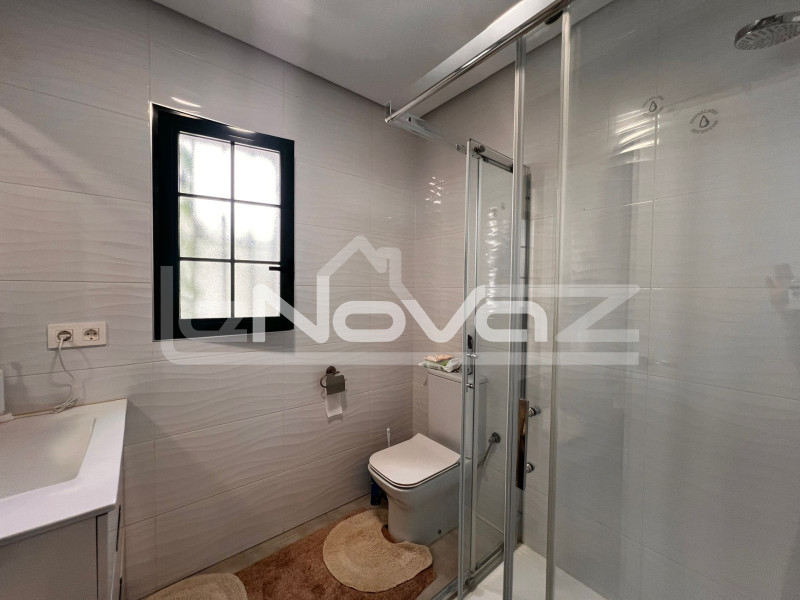 Відремонтована окрема вілла в Лос-Дольсес з приватним басейном та видом на море. #2043