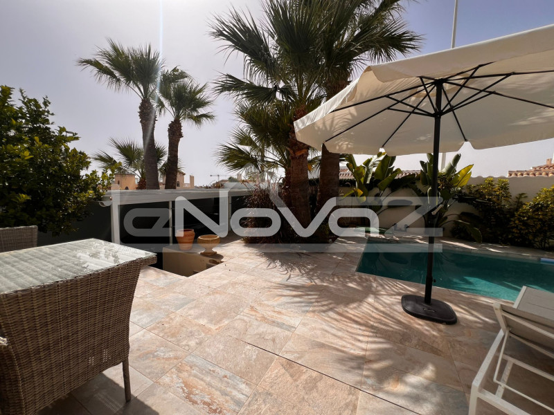 Відремонтована окрема вілла в Лос-Дольсес з приватним басейном та видом на море. #2043