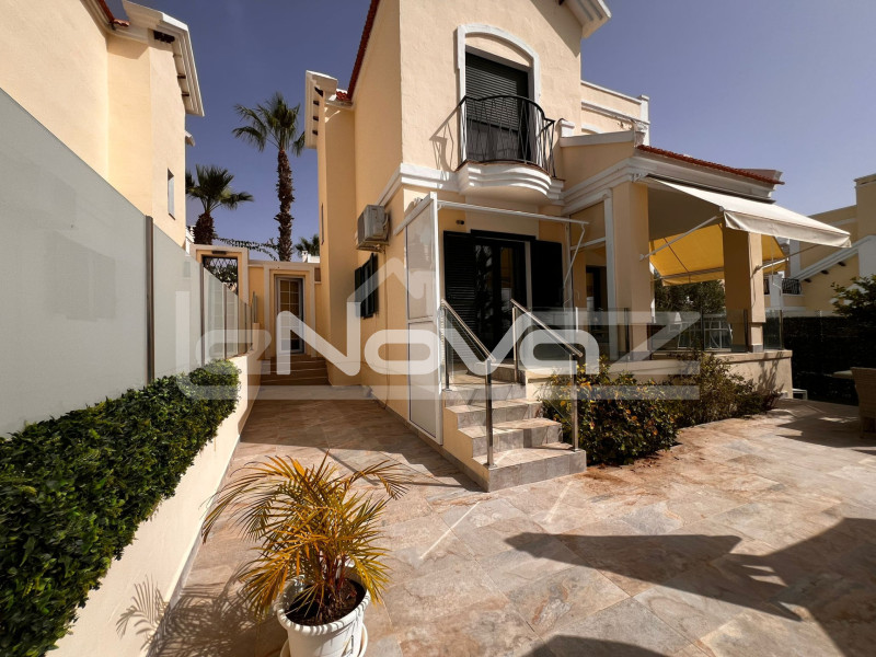 Відремонтована окрема вілла в Лос-Дольсес з приватним басейном та видом на море. #2043