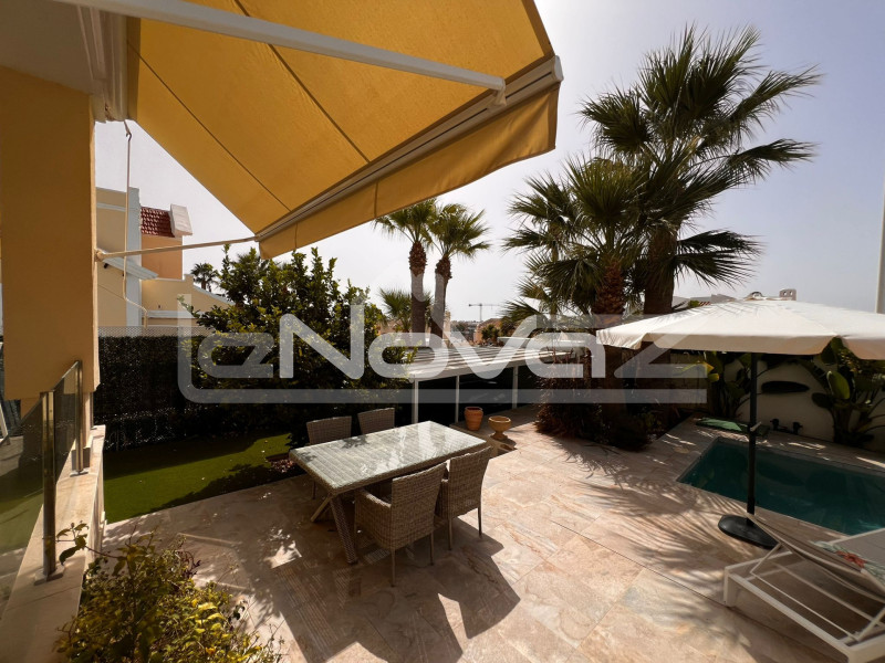 Відремонтована окрема вілла в Лос-Дольсес з приватним басейном та видом на море. #2043