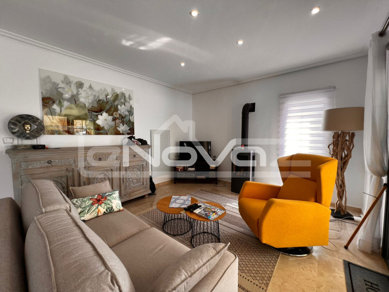 Відремонтована окрема вілла в Лос-Дольсес з приватним басейном та видом на море. #2043