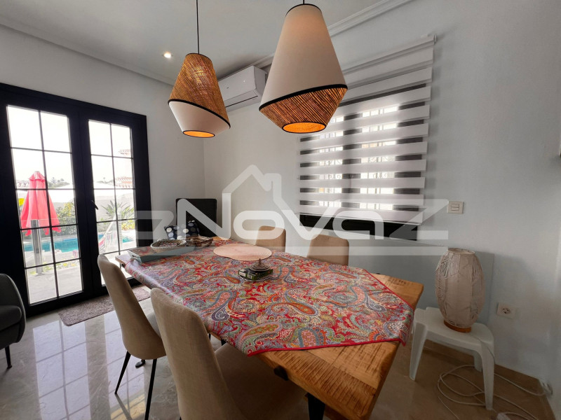 Відремонтована окрема вілла в Лос-Дольсес з приватним басейном та видом на море. #2043