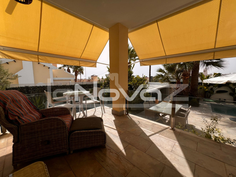 Відремонтована окрема вілла в Лос-Дольсес з приватним басейном та видом на море. #2043