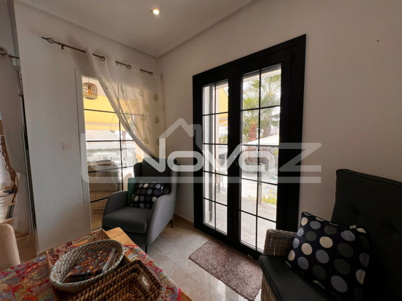 Відремонтована окрема вілла в Лос-Дольсес з приватним басейном та видом на море. #2043