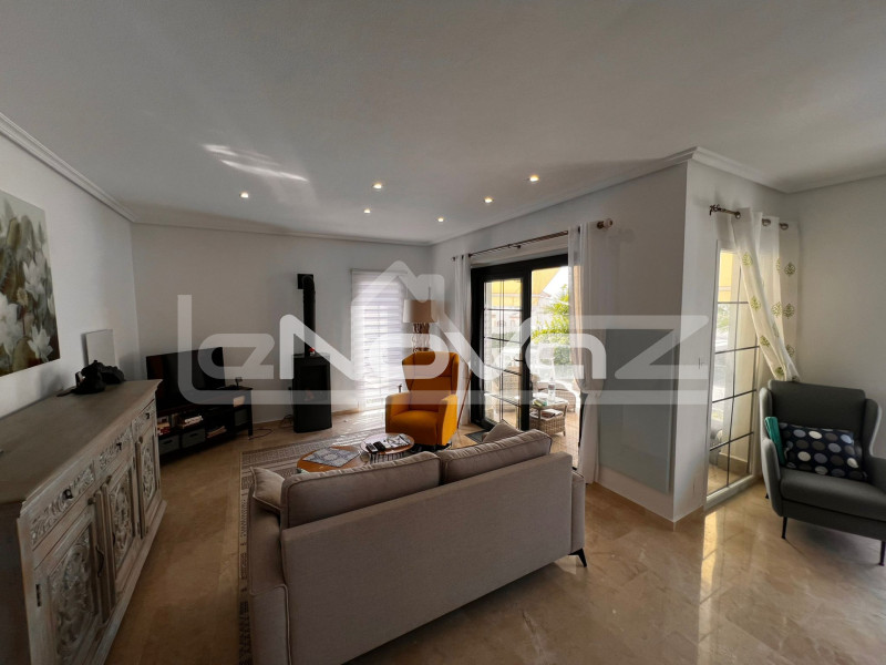 Відремонтована окрема вілла в Лос-Дольсес з приватним басейном та видом на море. #2043