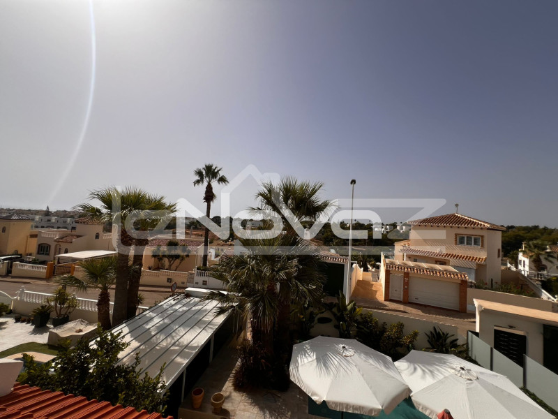 Відремонтована окрема вілла в Лос-Дольсес з приватним басейном та видом на море. #2043