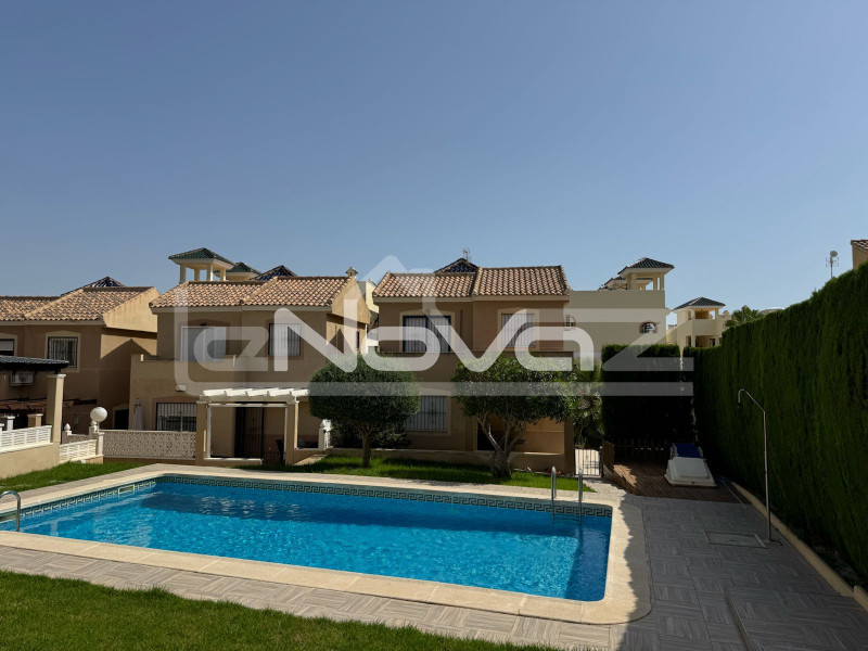 Відремонтована окрема вілла у Вільямартіні, з південною орієнтацією. #2044