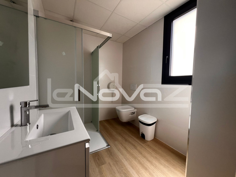 Новозбудована квартира у Вільямартіні зі спа-центром та розкішними місцями загального користування. #2045