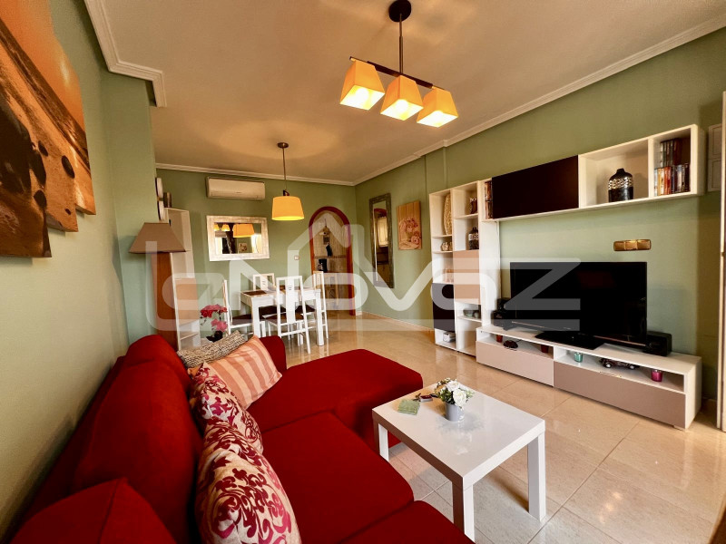 Дуже затишна квартира на другому поверсі з двома спальнями. #2049