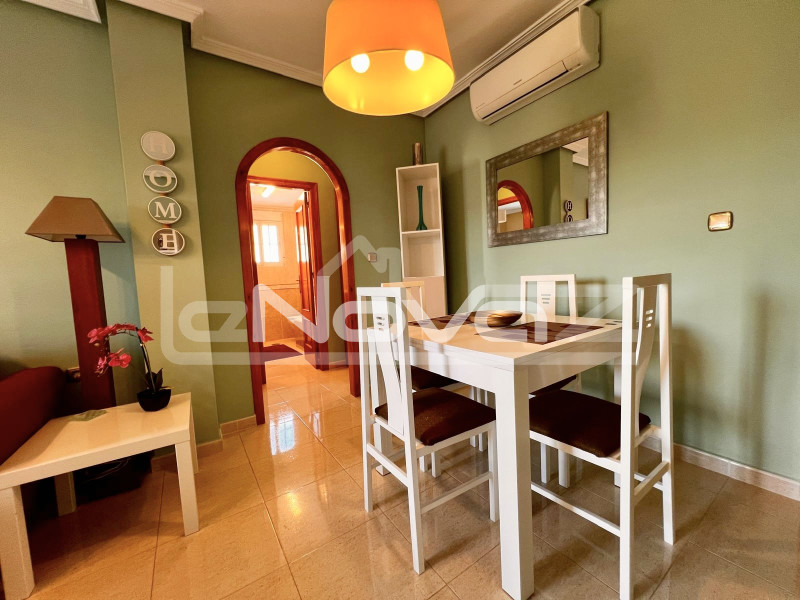 Дуже затишна квартира на другому поверсі з двома спальнями. #2049