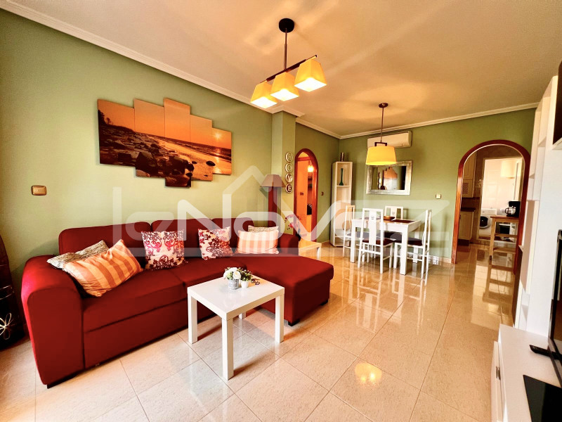 Дуже затишна квартира на другому поверсі з двома спальнями. #2049