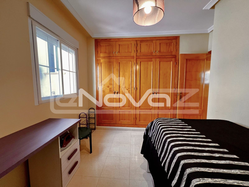 Дуже затишна квартира на другому поверсі з двома спальнями. #2049