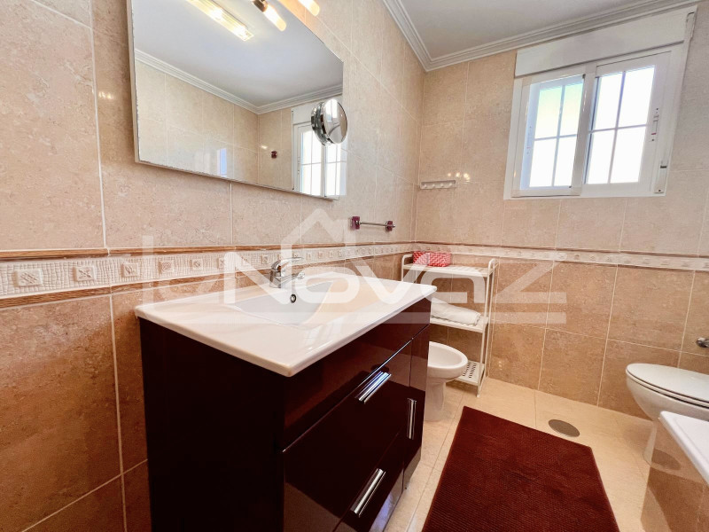 Дуже затишна квартира на другому поверсі з двома спальнями. #2049