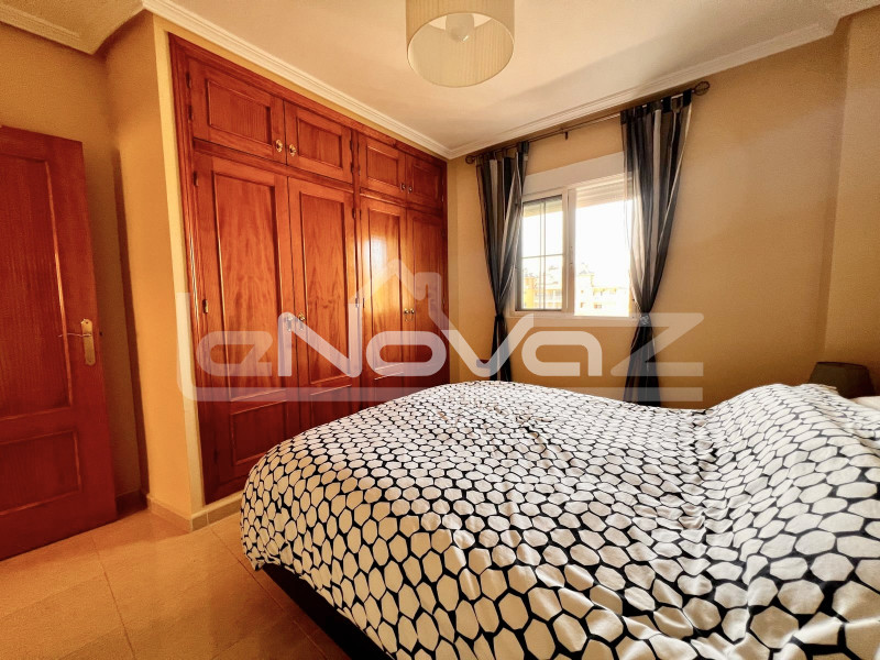 Дуже затишна квартира на другому поверсі з двома спальнями. #2049