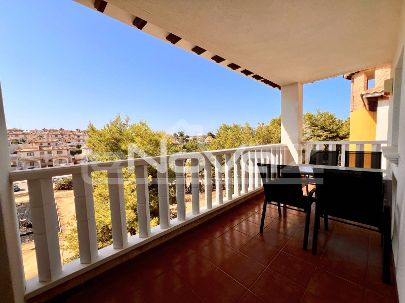 Дуже затишна квартира на другому поверсі з двома спальнями. #2049