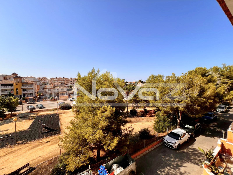 Дуже затишна квартира на другому поверсі з двома спальнями. #2049