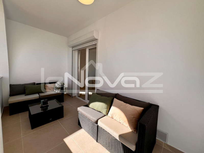 Відремонтована квартира на першому поверсі за 10 хвилин від пляжу Ла-Зенія. #2050