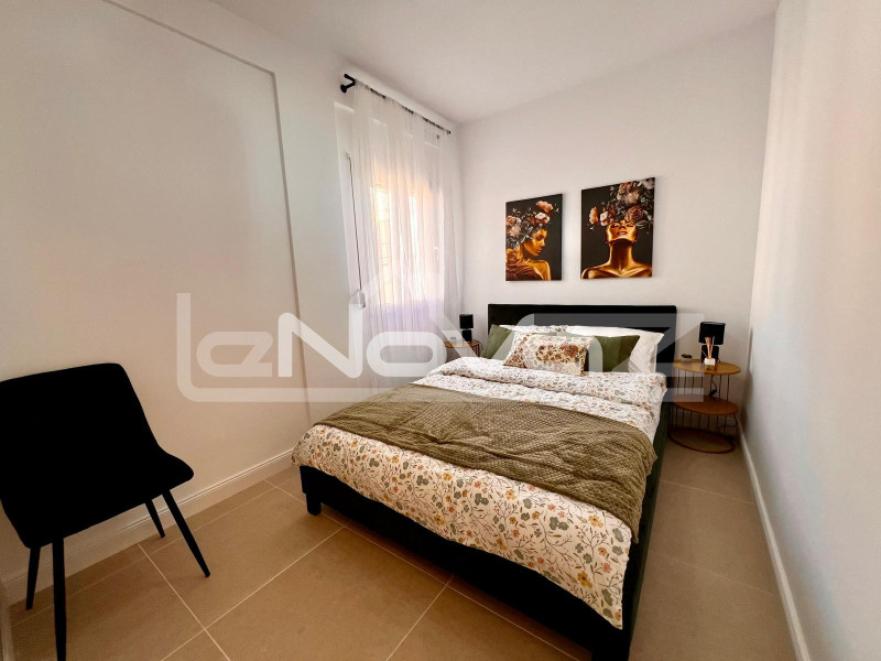 Відремонтована квартира на першому поверсі за 10 хвилин від пляжу Ла-Зенія. #2050