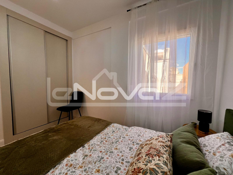 Відремонтована квартира на першому поверсі за 10 хвилин від пляжу Ла-Зенія. #2050