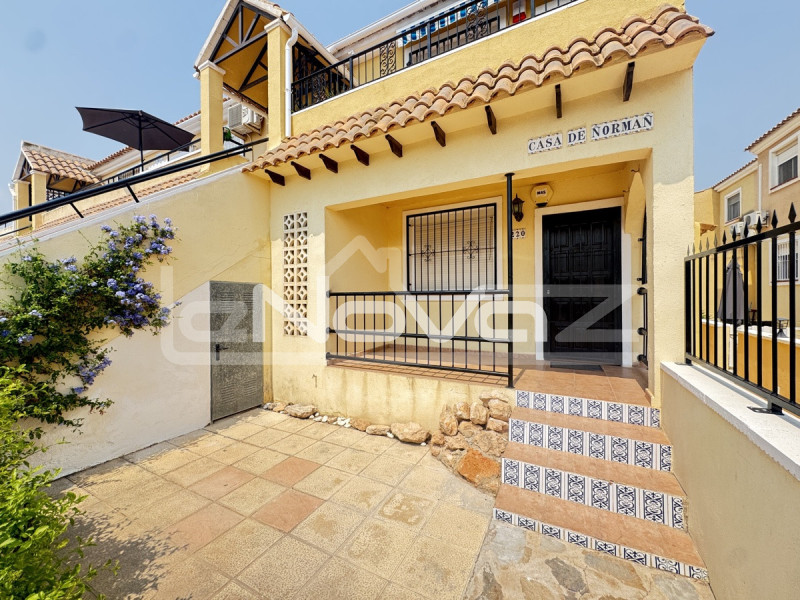 Ground-floor bungalow with garden and communal pool in Villamartín. #2052