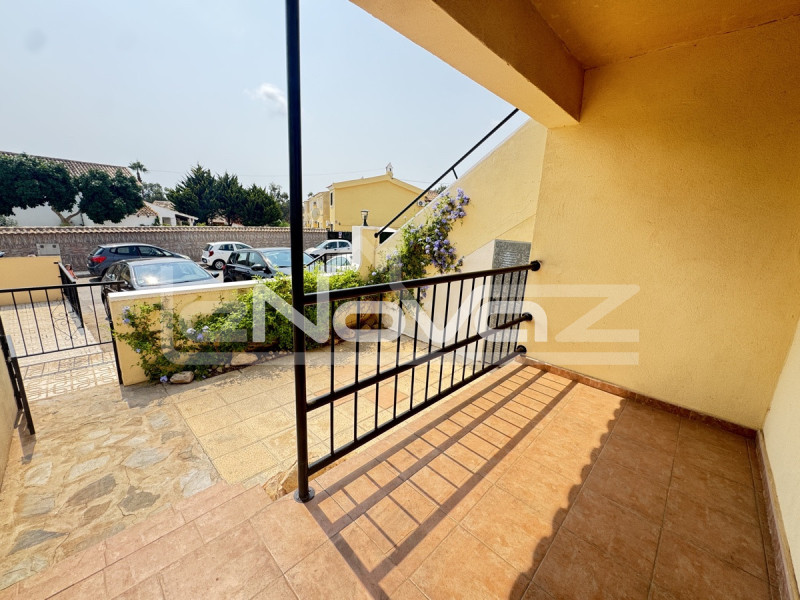 Ground-floor bungalow with garden and communal pool in Villamartín. #2052