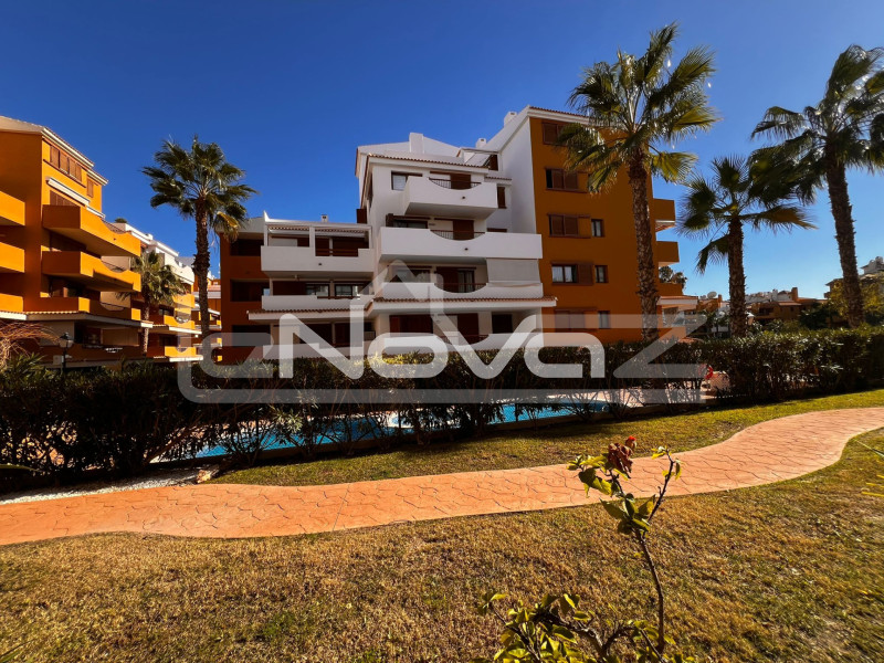 Gyönyörű földszinti lakás La Entrada urbanizációjában. #2067