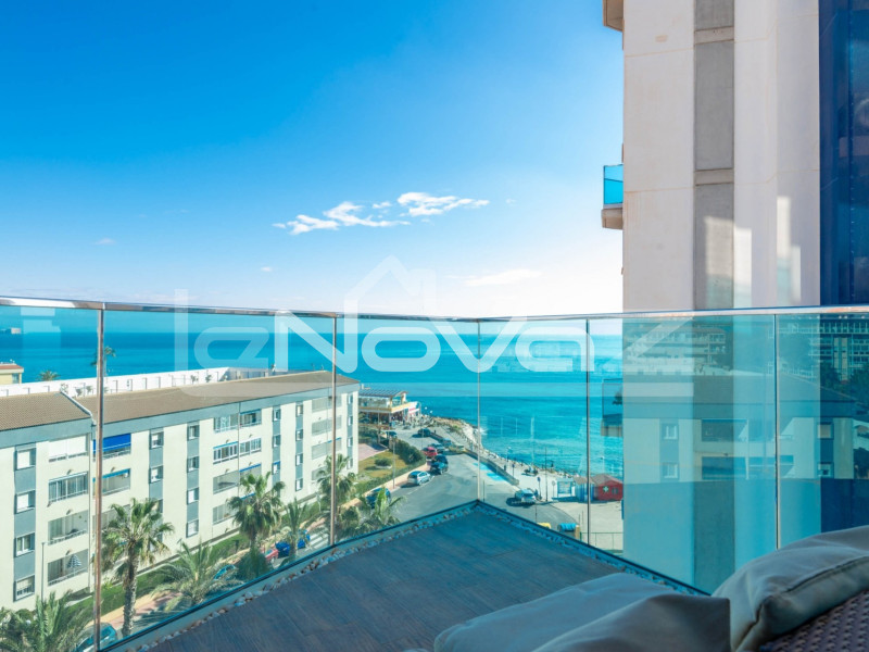 Appartement de luxe au cinquième étage avec balcons magnifiques et vue imprenable sur la Méditerranée. #2071