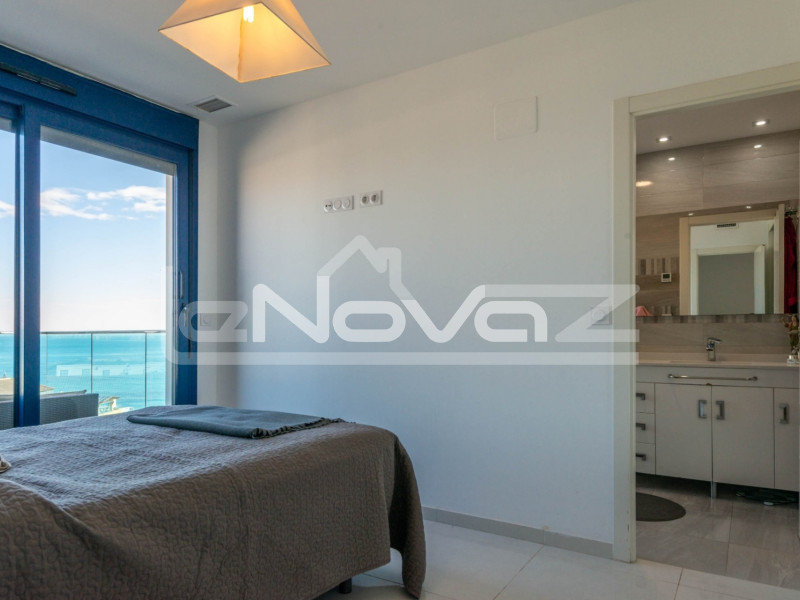 Appartement de luxe au cinquième étage avec balcons magnifiques et vue imprenable sur la Méditerranée. #2071