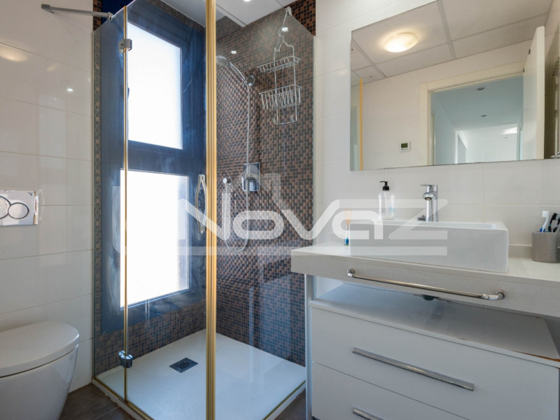 Appartement de luxe au cinquième étage avec balcons magnifiques et vue imprenable sur la Méditerranée. #2071