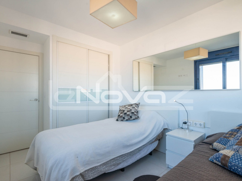 Appartement de luxe au cinquième étage avec balcons magnifiques et vue imprenable sur la Méditerranée. #2071