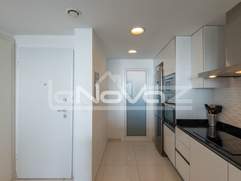 Appartement de luxe au cinquième étage avec balcons magnifiques et vue imprenable sur la Méditerranée. #2071
