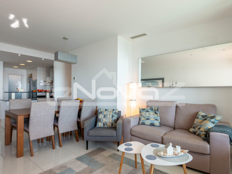 Appartement de luxe au cinquième étage avec balcons magnifiques et vue imprenable sur la Méditerranée. #2071