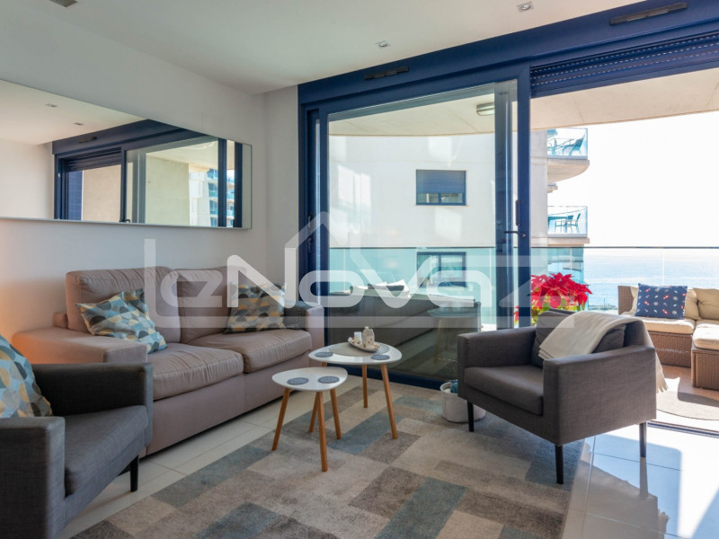 Appartement de luxe au cinquième étage avec balcons magnifiques et vue imprenable sur la Méditerranée. #2071