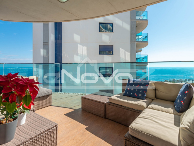 Appartement de luxe au cinquième étage avec balcons magnifiques et vue imprenable sur la Méditerranée. #2071