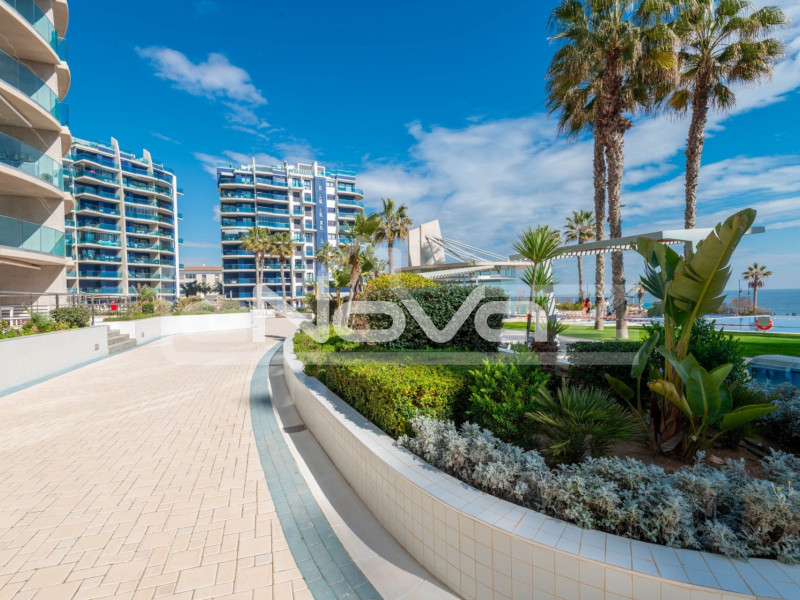 Appartement de luxe au cinquième étage avec balcons magnifiques et vue imprenable sur la Méditerranée. #2071