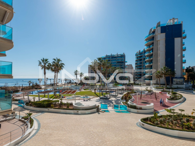 Appartement de luxe au cinquième étage avec balcons magnifiques et vue imprenable sur la Méditerranée. #2071