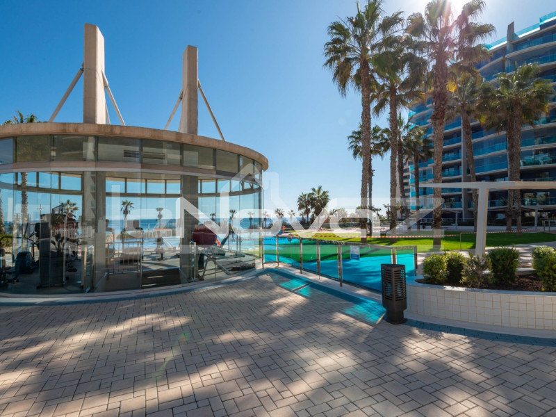Appartement de luxe au cinquième étage avec balcons magnifiques et vue imprenable sur la Méditerranée. #2071