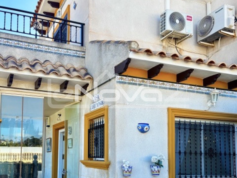 Háromszintes bungaló Lomas De Cabo Roigban. #2072