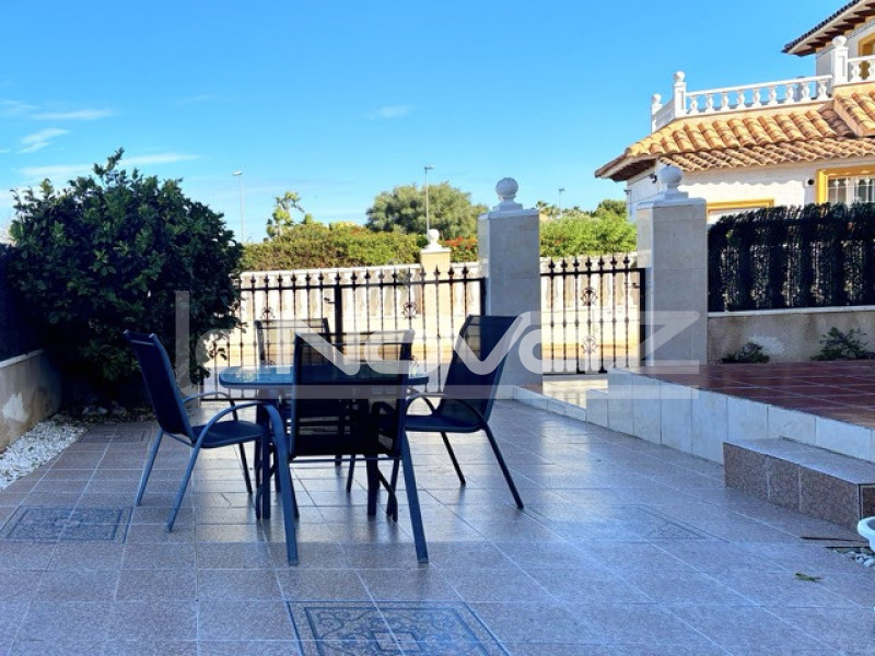 Háromszintes bungaló Lomas De Cabo Roigban. #2072