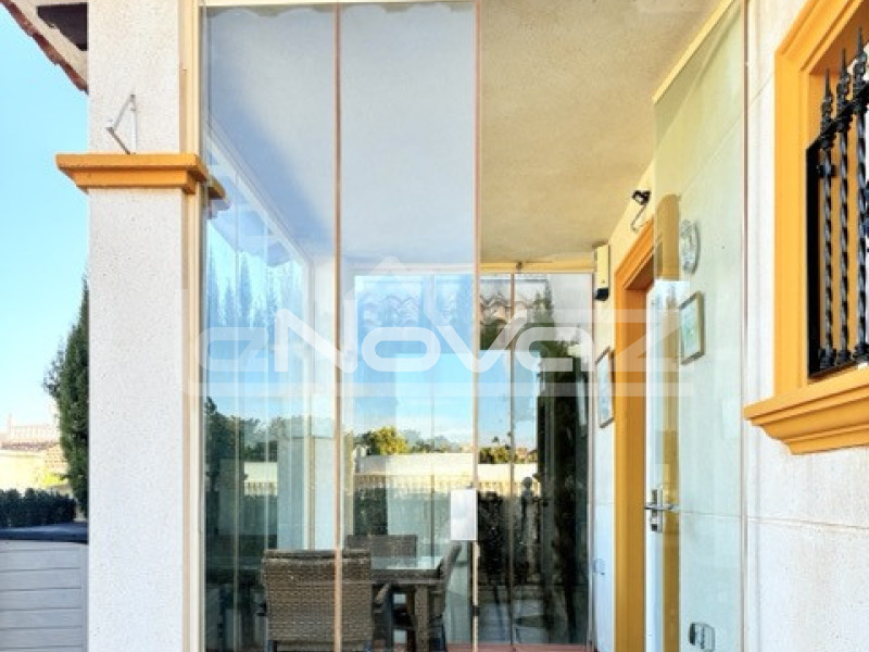 Háromszintes bungaló Lomas De Cabo Roigban. #2072